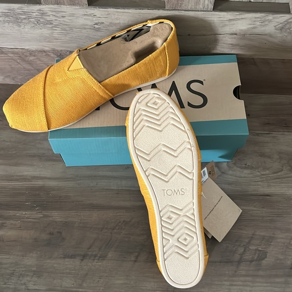 Toms - Picture 4 of 4